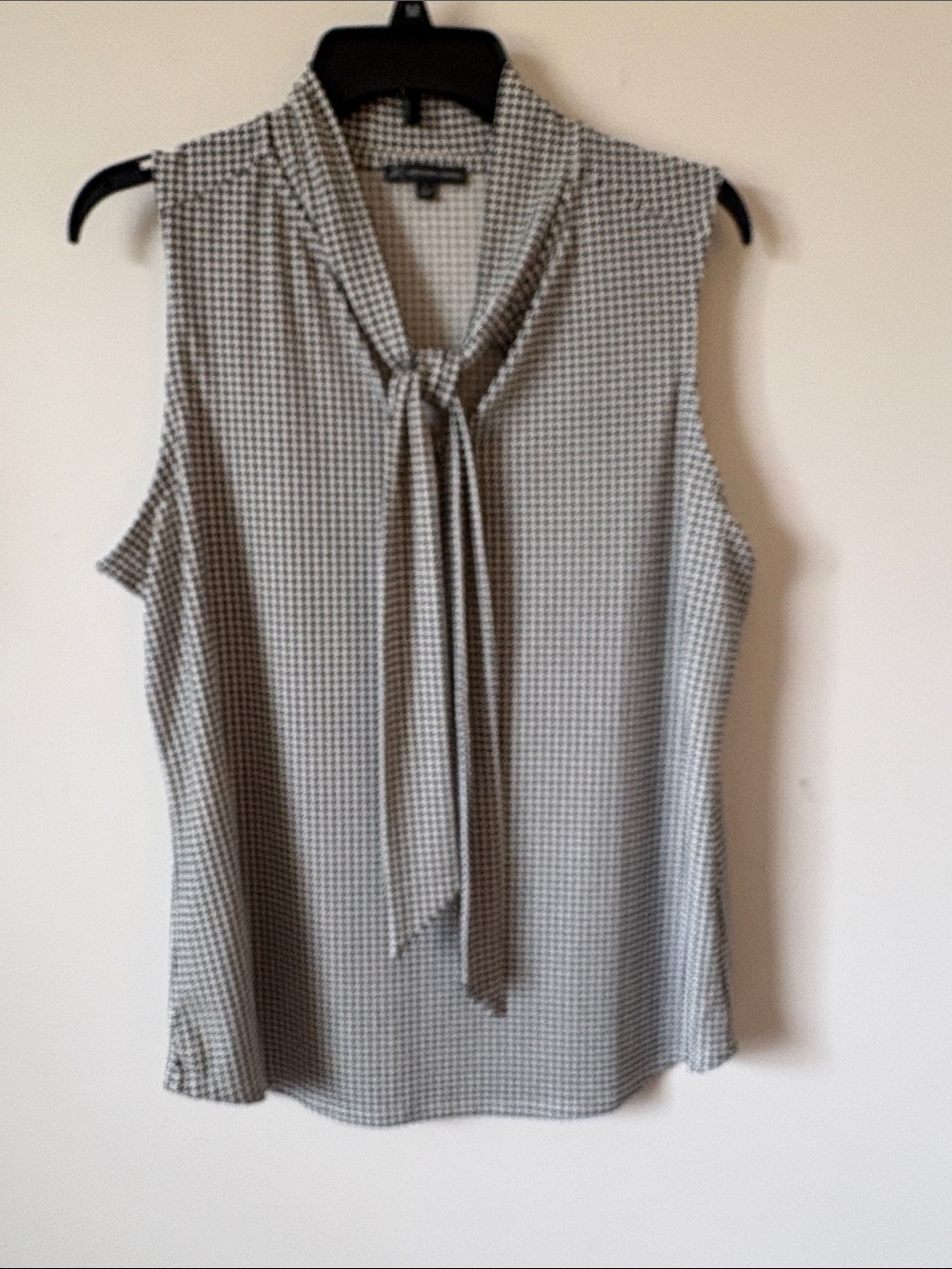 Adrianna Papell Black and White Houndstooth Tie-Neck Sleeveless Blouse